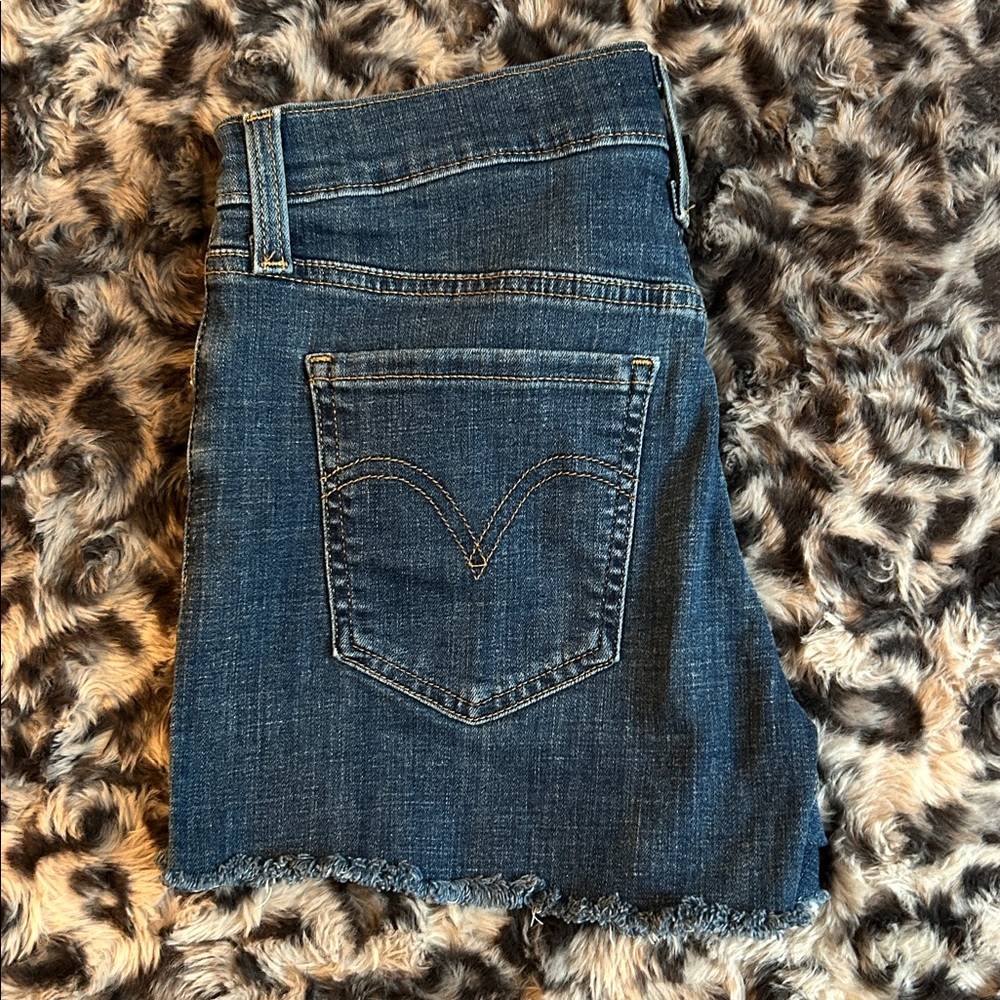Levi Strauss jean shorts size 27 new never worn  never washed - Picture 2 of 13
